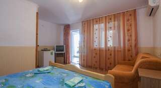 Гостиница Guest House Garant Судак Улучшенный трехместный номер-4