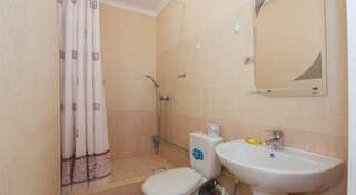 Гостиница Guest House Garant Судак Улучшенный трехместный номер-27