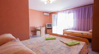 Гостиница Guest House Garant Судак Улучшенный трехместный номер-16