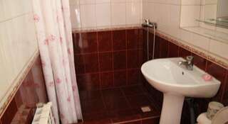 Гостиница Guest House Garant Судак Семейный люкс с балконом-2