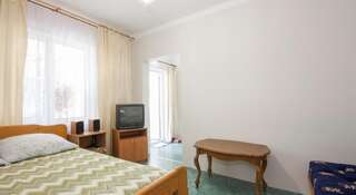Гостиница Guest House Garant Судак Трехместный номер с террасой-2